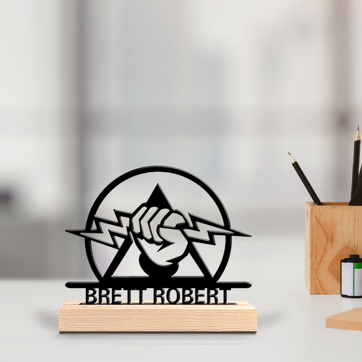 Office Tech Desk - Металлическая табличка с гравировкой для инженера-электрика,